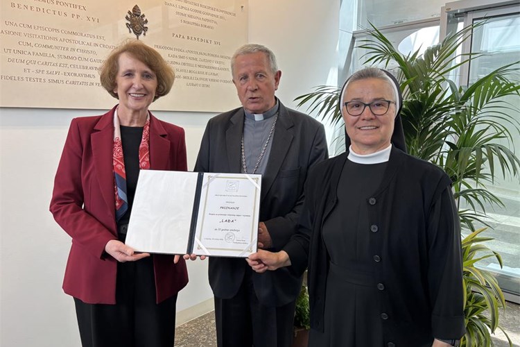 Priznanje časopisu "Lađa" povodom 20. obljetnice izlaženja